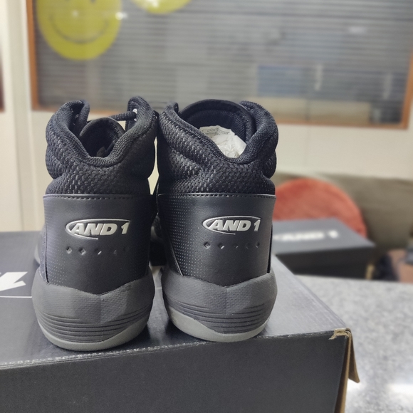 And 1 original unused basket ball shoes for kids - Picture 5 of 5